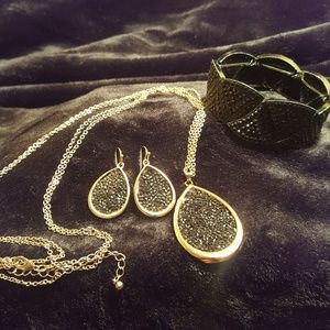 Avenue  Black and Gold Fashion Set